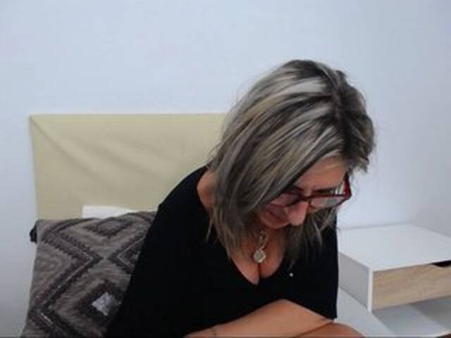 Capturas de tela de transmissão MatureMerryxx