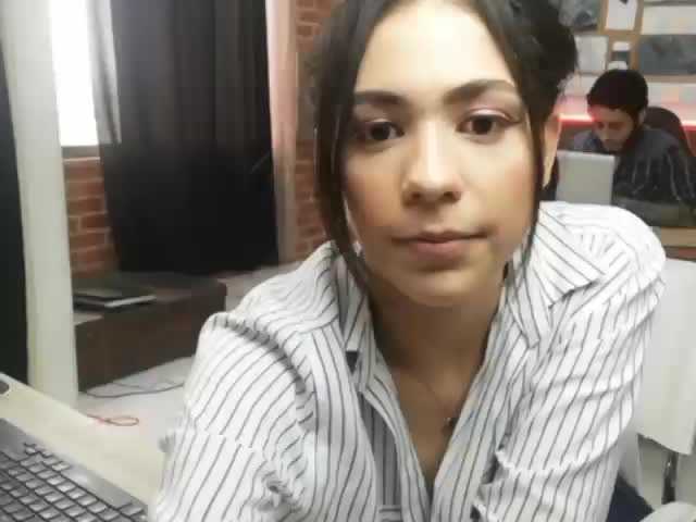 Capturas de tela de transmissão Maxandtokio1