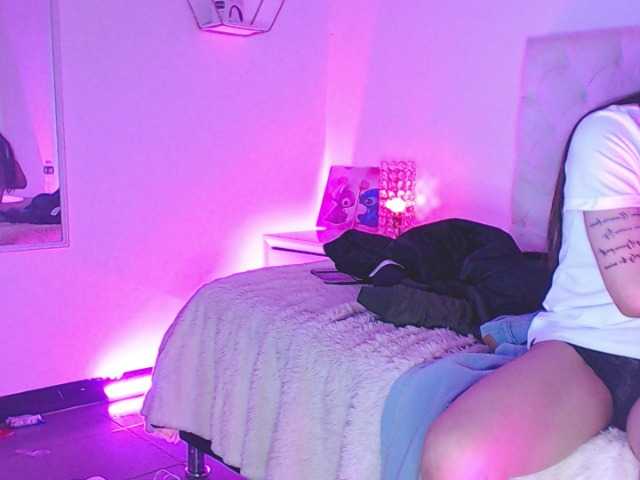 Capturas de tela de transmissão mia-naughty63