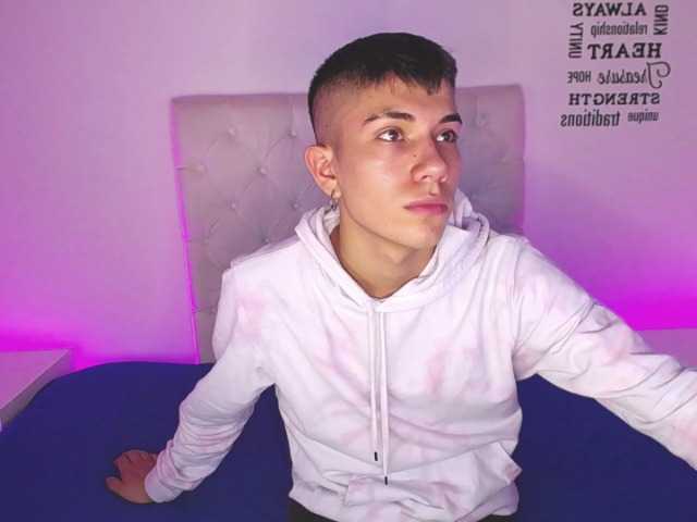Capturas de tela de transmissão mia-naughty63