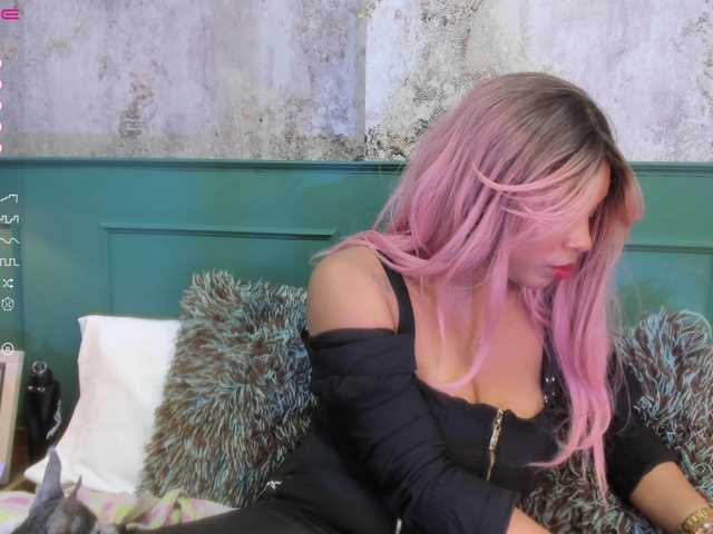 Capturas de tela de transmissão MiaBigBoobs