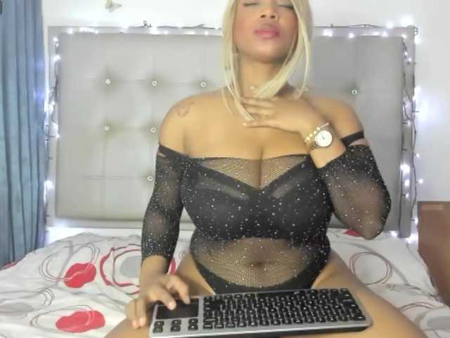Capturas de tela de transmissão MiaBigBoobs