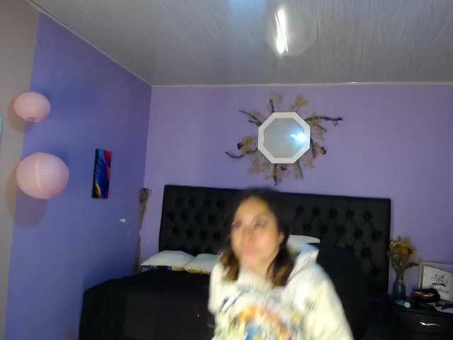 Capturas de tela de transmissão MiaQueen