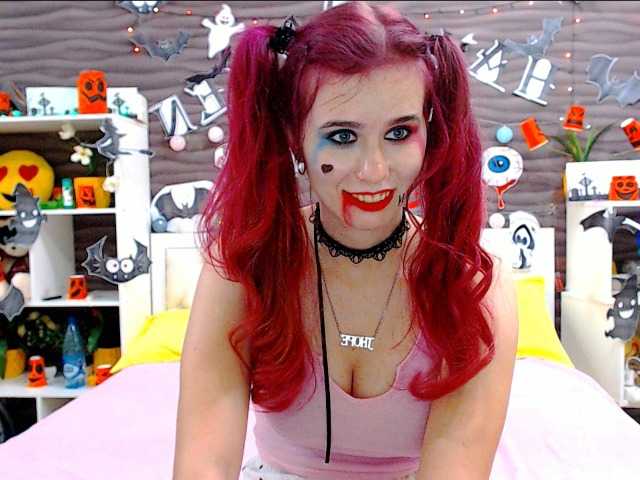 Capturas de tela de transmissão MikaMoonn1