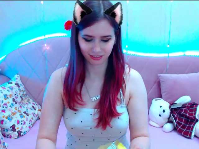 Capturas de tela de transmissão MikaMoonn1