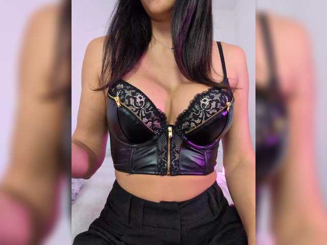 Capturas de tela de transmissão Milana_Milana