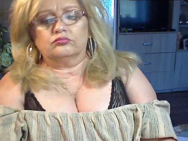 Capturas de tela de transmissão MilfKarla