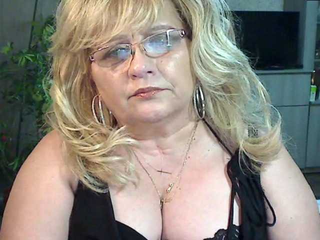 Fotos MilfKarla Hi boys, looking for a hot MILF on a wheelchair..? if you want to make me happy, come to me;)