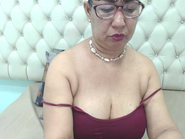 Fotos MilfPleasure1 50 tits .. 100 open pussy im flexible .. 65 anal ... 200 naked and play with toy