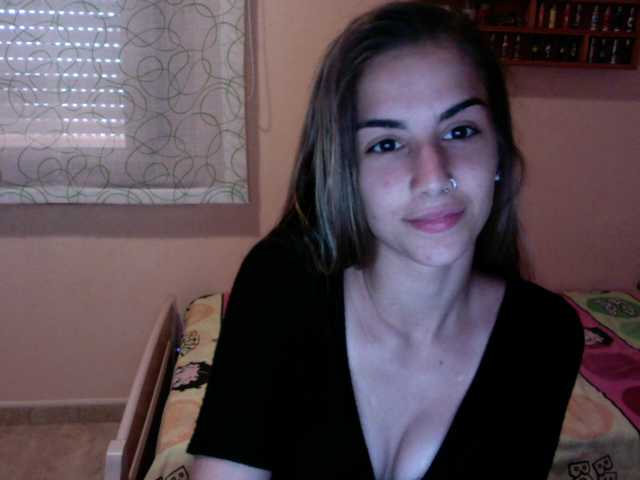 Capturas de tela de transmissão Milyna