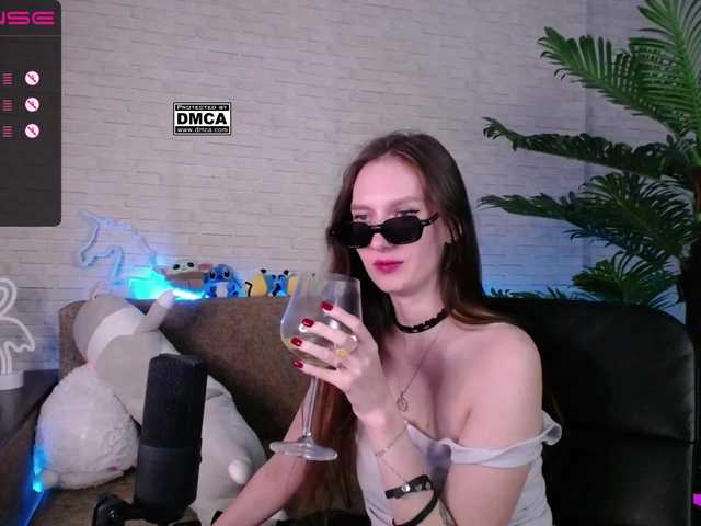Capturas de tela de transmissão RumGirl