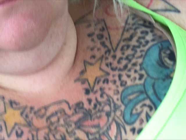 Capturas de tela de transmissão MitziMonroe