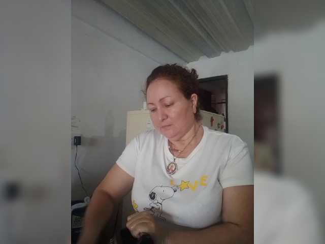 Capturas de tela de transmissão MommyQueen