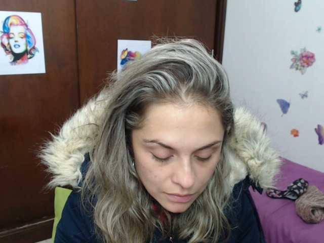 Capturas de tela de transmissão MonaBurning