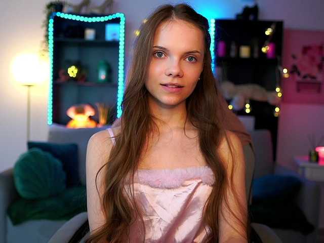 Fotos NatashaMalko Welcome to my room guys. Feel free to pm me, if you wana talk, im up for it. And if you want some naughty little fun, im happy to make your day even better :) #teen #schoolgirl #smalltits #18 #lovense