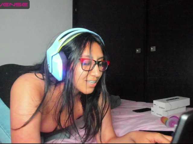 Fotos Nerdgirl Hi, I'm Alejandra, im 23 years old from Colombia, I'm working here to pay me collegue studies if u can sport me and have a fun time with me would be amazing