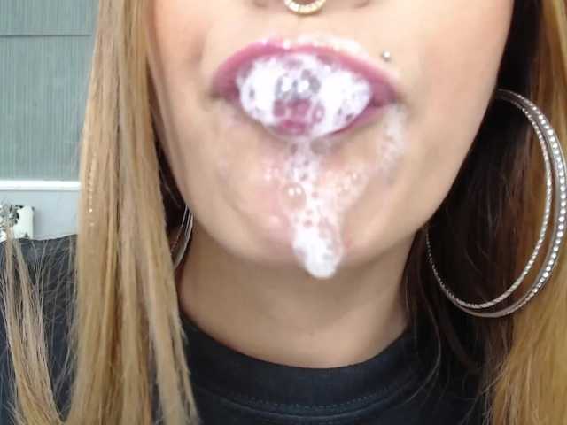 Capturas de tela de transmissão NicolleWayne