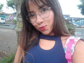 Chat de vídeo erótico Nini-23