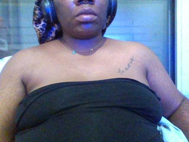 Capturas de tela de transmissão NYRIELLE