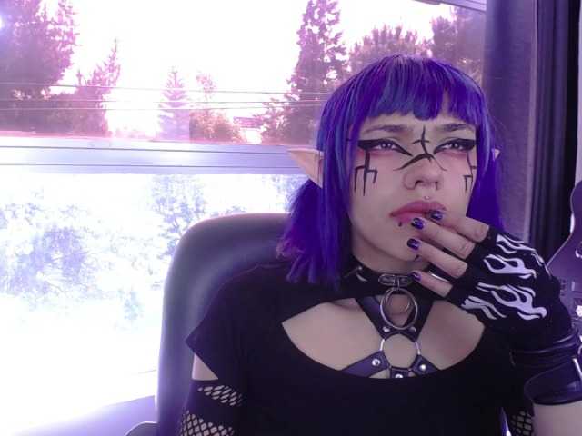 Fotos PhychomagcArt Welcom me room!! come and play with this goth girl, but very slutty, do you want to come and taste her squirt and cum?