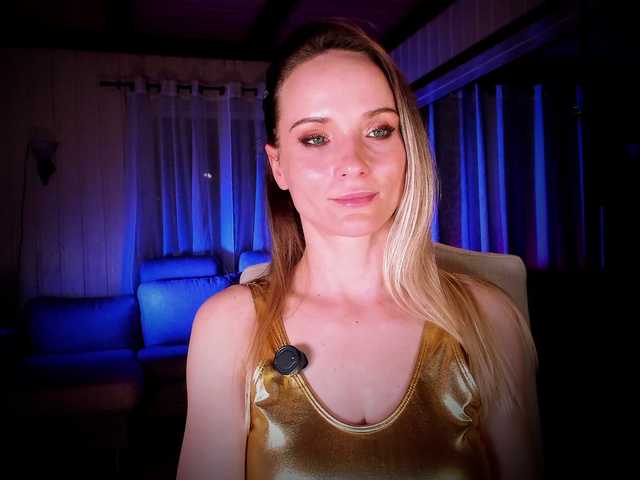 Fotos -Elisa- I'm Louise and I love to dance. My chat has good music, pleasant communication, and dancing! For those who behaved well, I will show a candid dance in underwear (in complete privacy)