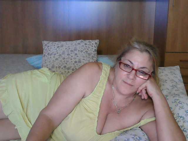 Fotos Mary_sweet MATURE WOMAN(60 years-)#MILF#BIG TITS NATURAL#HAIRY PUSSY#SMOKER#Guys press on the heart from the right angle if you like me#C2C IN PRV,GROUP OR IN CHAT FOR 199TKS(5MIN)#PM20TKS
