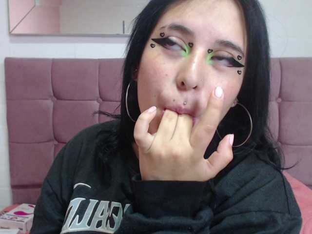 Capturas de tela de transmissão queen077