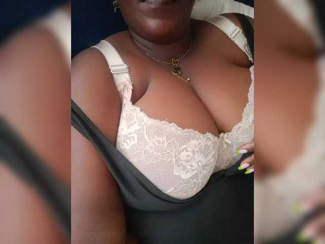 Capturas de tela de transmissão Queenbigboobs