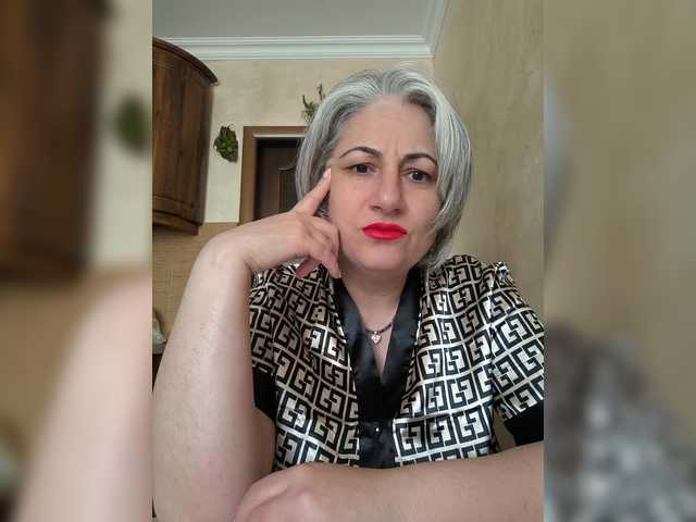 Capturas de tela de transmissão QueenSusana