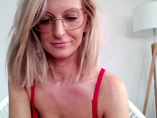 Fotos RachellaFox Sexy blondie - glasses - dildo shows - great natural body,) For 500 i show you my naked body @remain