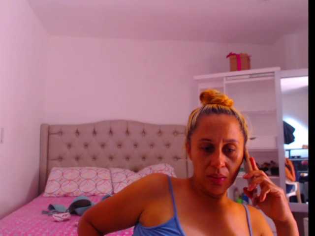 Fotos RoxanaMilf I want to have 5000 to make an explicit show with the oils, we need 1053 We have 3947 5000 3947 1053