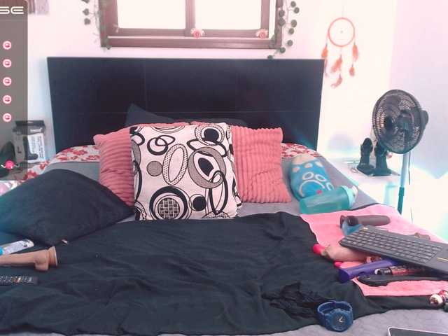 Capturas de tela de transmissão Sara-Milf-