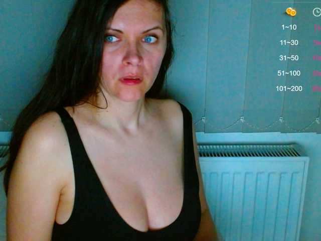 Fotos SexQueen1 Buzz my pussy, make it wet! PVT #brunette #mistress #goddess #findom #femdom #bigboobs