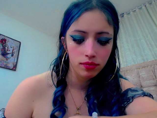 Fotos SharomGrey Welcome to my room #latina #anal #dirty #squirt #smoke