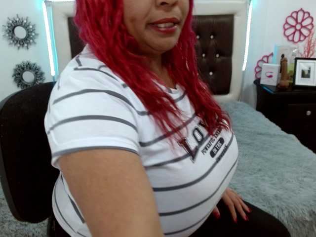 Capturas de tela de transmissão Siren-boobs