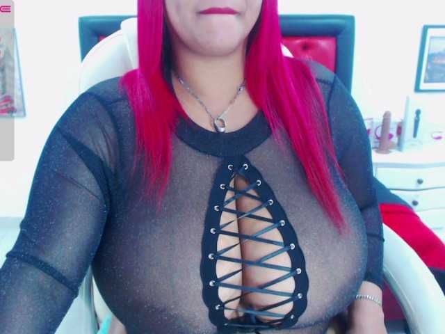 Capturas de tela de transmissão Siren-boobs