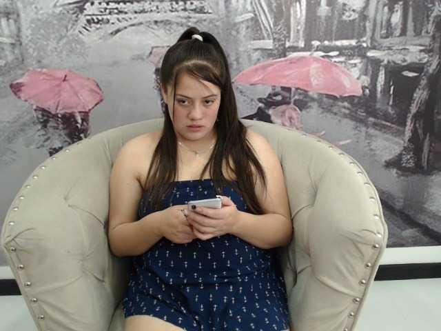 Capturas de tela de transmissão sofia-cam-