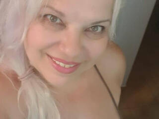 Chat de vídeo erótico SonyaHotMilf