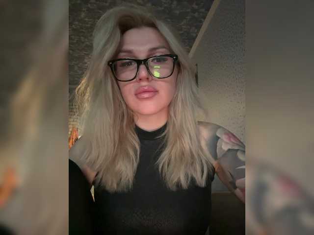 Capturas de tela de transmissão CyberWhore111