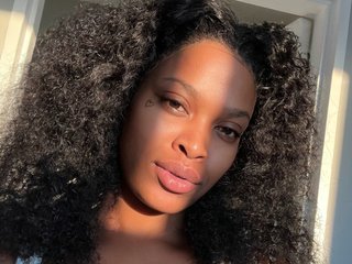 Chat de vídeo erótico Sugababiie