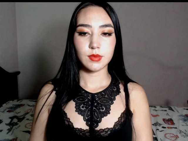 Fotos SuziLyona Hello, my name is Suzi. It's my second week here and waiting to found new friends and get new experience. Let's improve this show together.I work dance teacher.i make charity stream i love animal and we can Help together all Money today i spent