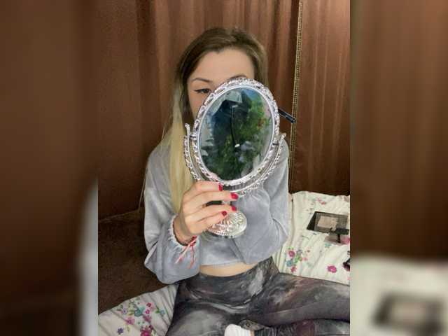 Capturas de tela de transmissão KristiIvanna