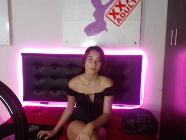 Fotos TinnySofi18 Hi, it's my first day, I hope for your collaboration, I follow your advice #latina #skinny #feet #young #daddy #New