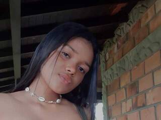 Chat de vídeo erótico Tiny-Annie