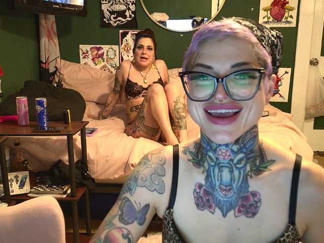 Capturas de tela de transmissão TitiAndCharlie