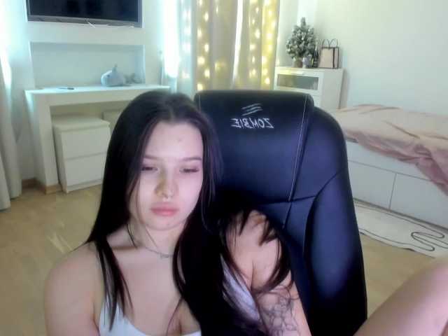 Capturas de tela de transmissão ToriLoon