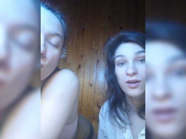 Capturas de tela de transmissão TreshGirls