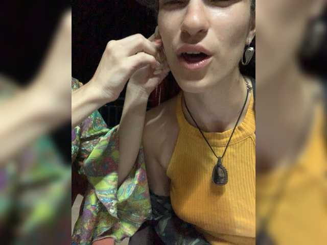 Capturas de tela de transmissão TreshGirls