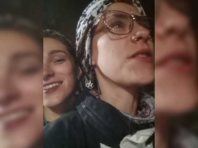 Capturas de tela de transmissão TreshGirls