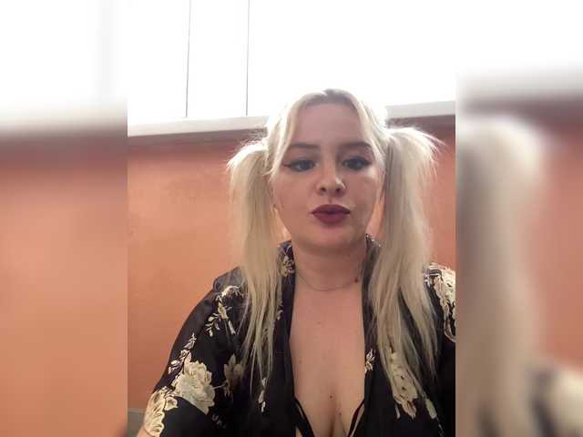 Capturas de tela de transmissão VikkiVia